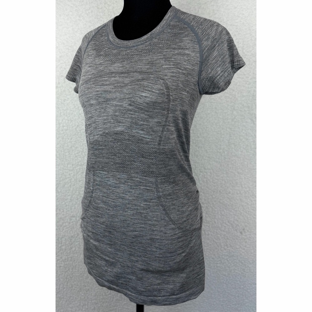 LULULEMON • Heather Gray Swiftly Tech Crewneck Short-Sleeve Athletic Shirt, 6 - Picture 7 of 15